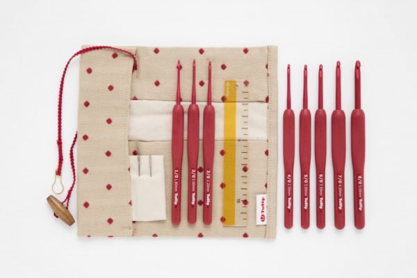 Tulip Etimo Red Crochet Hook with Cushion Grip Set - Image 3