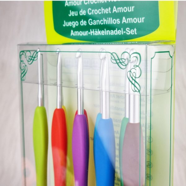 Clover Amour Crochet Hook Set 2-6mm - Image 2